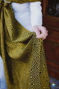 Little Frog Baby Sling - Golden Cube size 9