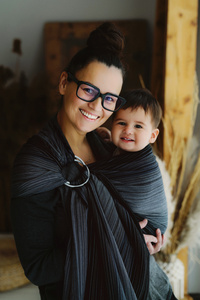 Black Hematite ring sling M – elegance and speed in everyday babywearing
