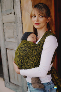 Little Frog Baby Sling - Golden Cube size 9