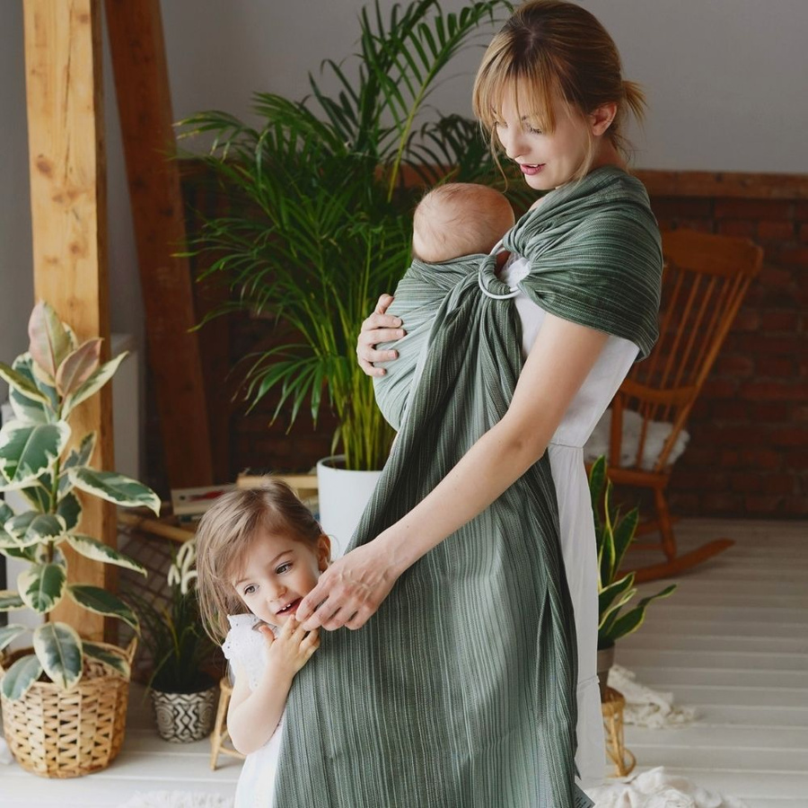 Bamboo Verdelite M – écharpe ring sling verte, douce pour la peau du nouveau-né