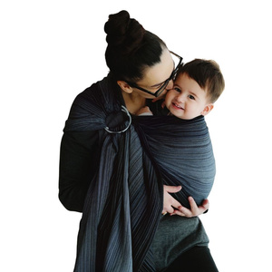 Écharpe ring sling noire Hematite M – élégance et rapidité au quotidien