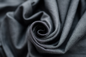 Écharpe ring sling graphite Slate Moonstone M – une solution pratique pour les parents