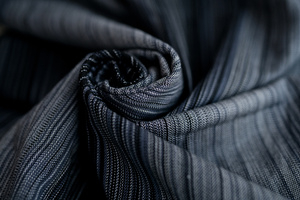 Black Hematite ring sling M – elegance and speed in everyday babywearing