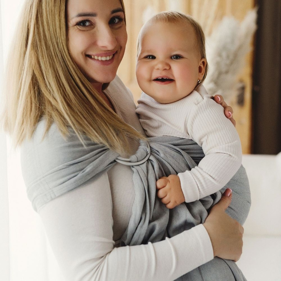 Gray Moonstone M – une écharpe ring sling pour les parents qui apprécient la simplicité