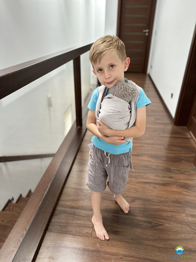 Dolly Sling Little Frog Grey Cube